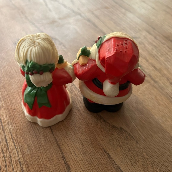 Hallmark Cards, Inc Santa, and Mrs. Claus, salt and pepper shakers - Picture 2 of 3